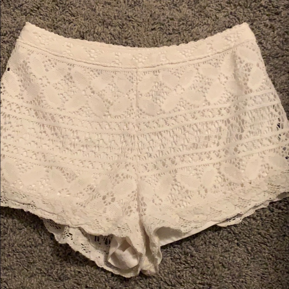 White lace holister cute shorts!!